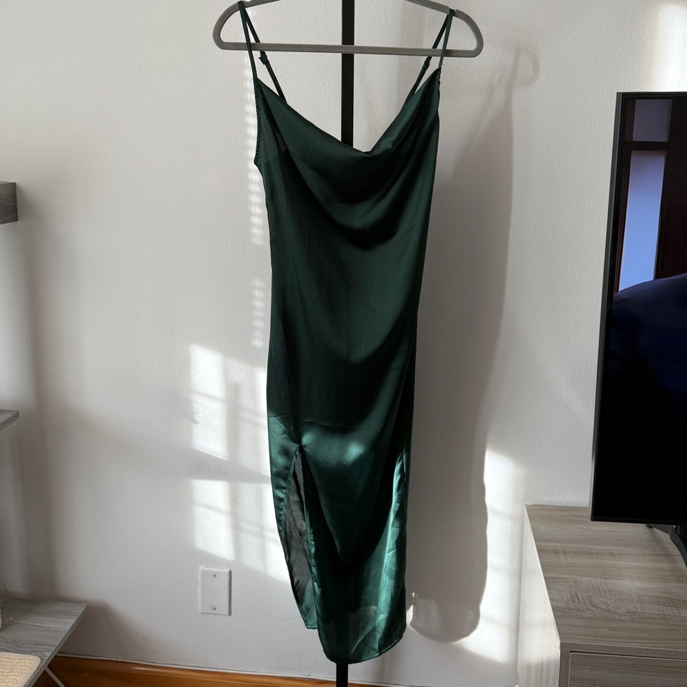 Pretty Little Thing Emerald Green Strappy Satin Cowl Neck Midi Dress - Picture 4 of 6